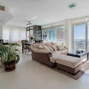 https://playamar.hotelsinnerja.org